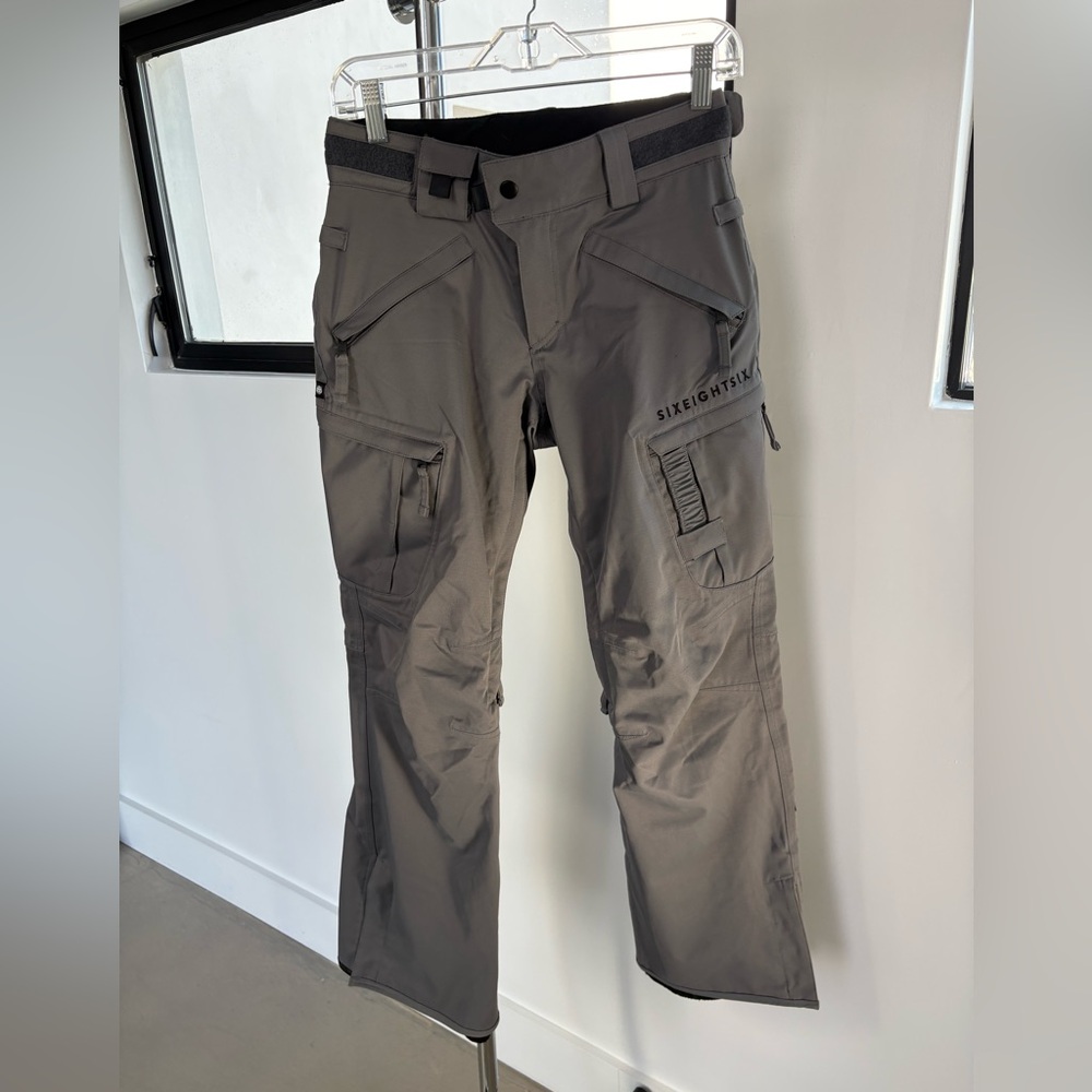 686 Woman’s XS ski/snowboard pant